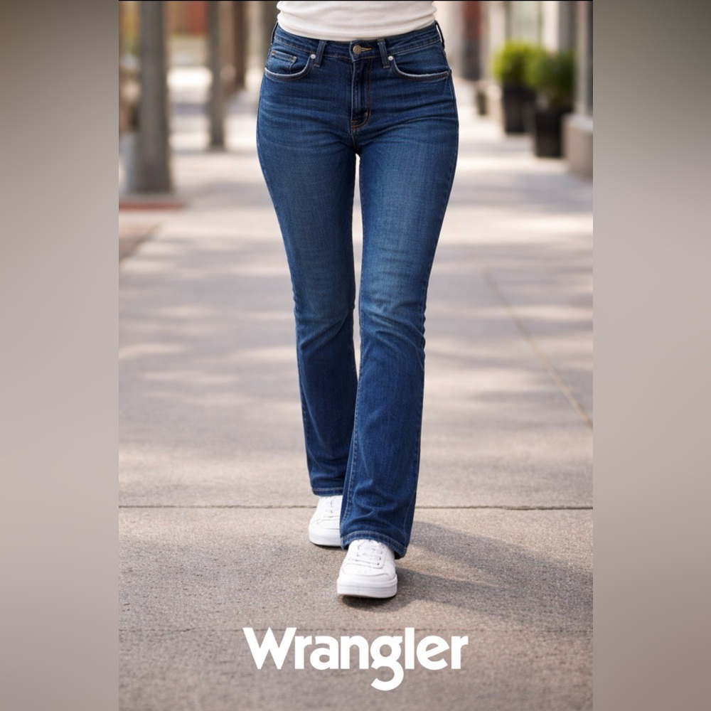 Wrangler Women's Flare Jeans in Deep Blue